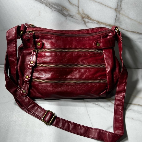 Bueno Handbags - Vintage Bueno red zipper purse. 3 front zipper pockets, 2 top zippers